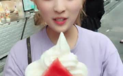 娱乐吃瓜姐网红是谁扮演的,娱乐吃瓜姐网红背后的神秘扮演者
