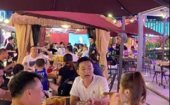 娱乐吃瓜酱等风来,跟随风潮，揭秘娱乐圈幕后故事